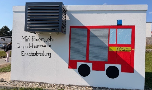 Point of Presence in Dornholzhausen mit einem gemalten Feuerwehrauto.