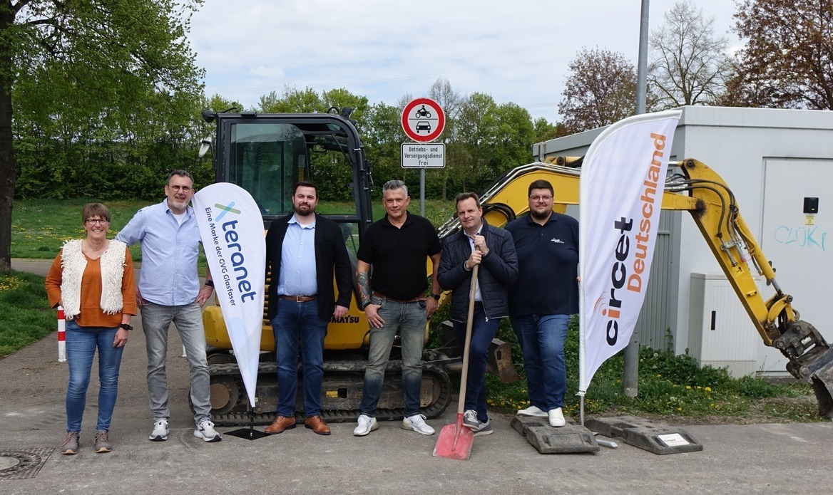 Sabine Kerner (Gemeinde Deizisau), Frank Kolmberger (Gemeinde Deizisau), Max Winterstein (Projektleiter GVG Glasfaser), Mario Hojer (Bereichsleitung Süd-West circet Deutschland), Bürgermeister Thomas Matrohs (Gemeinde Deizisau) und Marko Peric (Projektleiter circet Deutschland)
