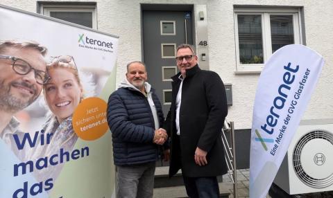 Harald Manger (erster Kunde) mit GVG-Geschäftsführer (COO) Michael Hegemann