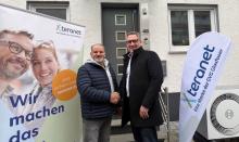 Harald Manger (erster Kunde) mit GVG-Geschäftsführer (COO) Michael Hegemann